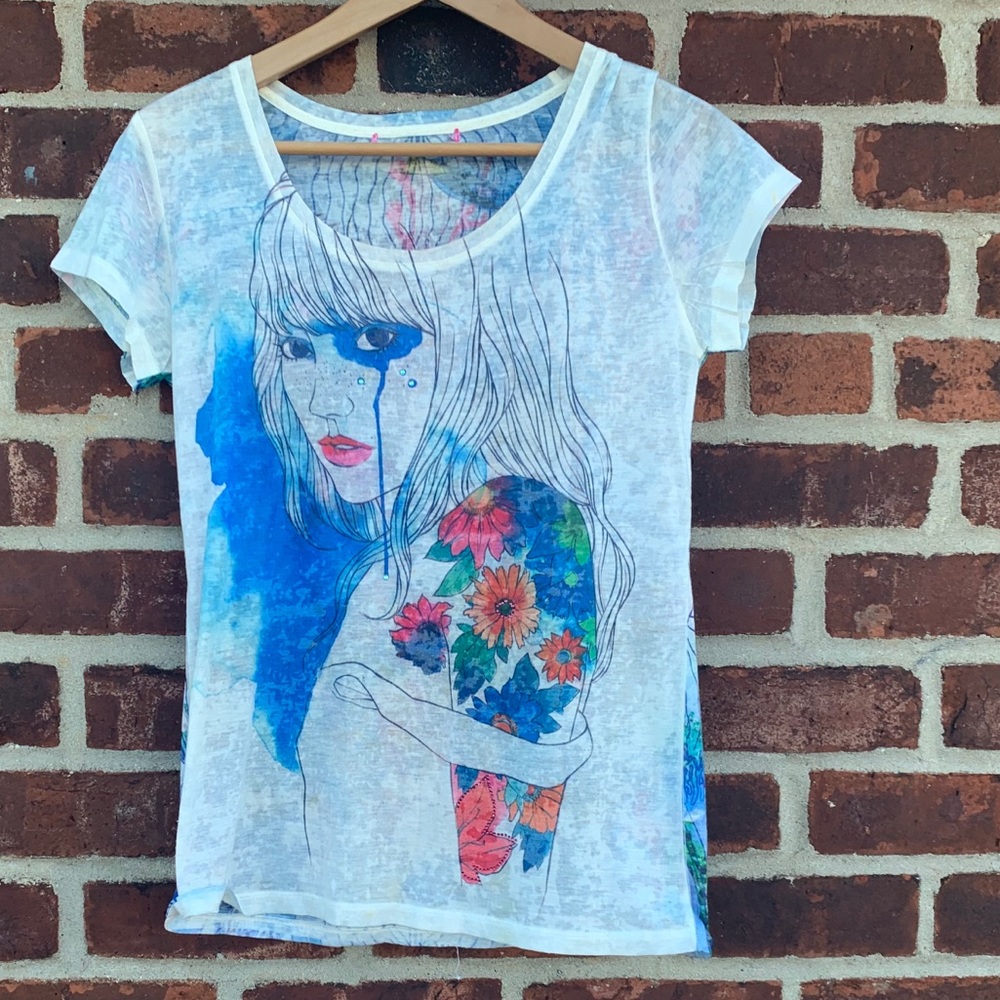 Beautiful tshirt. No brand/sizing info.